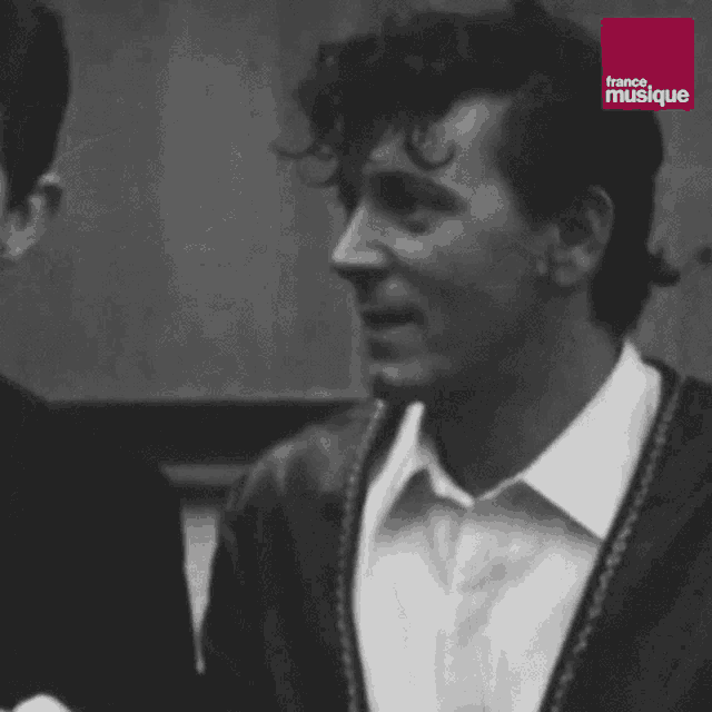 a black and white photo of two men with france musique written on the bottom right