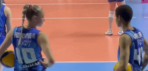a volleyball player with the number 10 on the back of her shirt