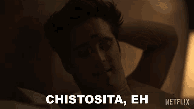 a man laying on a bed with the words chistosita eh written below him