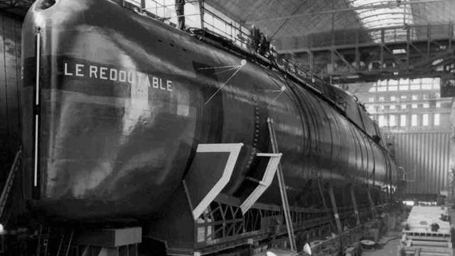 a black and white photo of a ship with the name le redoutable on it