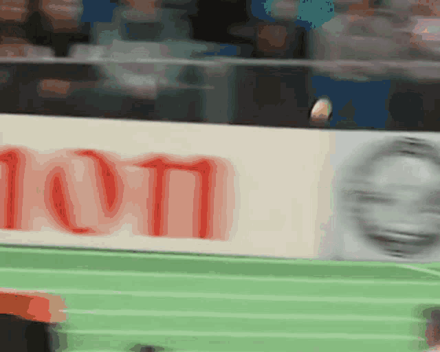 a blurred image of a sign that says ' tom ' on it