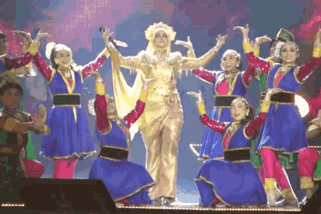 Siti Nurhaliza Queen GIF - Siti Nurhaliza Queen Dance GIFs