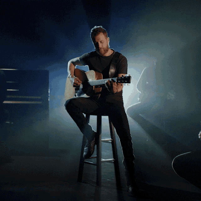 Playing The Guitar Dierks Bentley GIF - Playing The Guitar Dierks Bentley Hold The Light Song GIFs