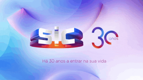 a sign that says sic 30 anos has a purple background