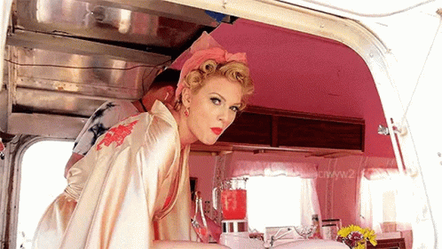 Taylor Swift Snacking GIF - Taylor Swift Snacking Eating GIFs