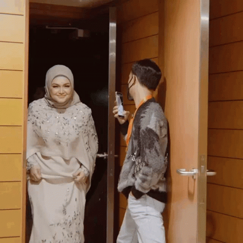 Siti Nurhaliza Hijab GIF - Siti Nurhaliza Hijab Backstage GIFs