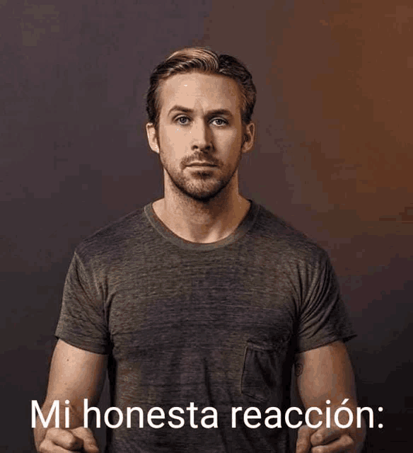 a man in a t-shirt is pointing at the camera with the words mi honesta reaccion below him .