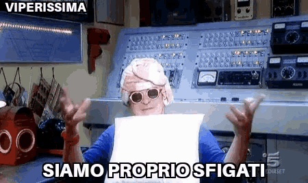 a man wearing sunglasses holds a pillow in front of his face and says siamo proprio sfigato