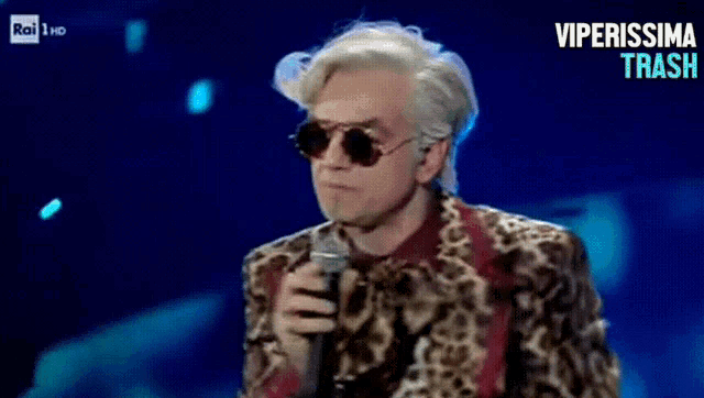 a man singing into a microphone with the words viperissima track on the bottom right