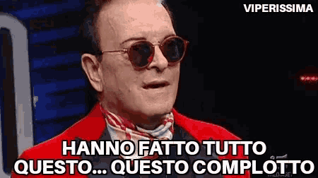 a man wearing sunglasses says hanno fatto tutto questo questo completto