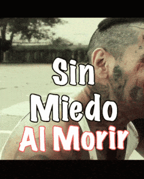 a man with a tattoo on his face has the words sin miedo al morir above him