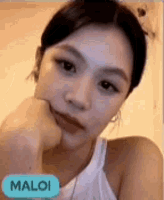 Bini Maloi GIF