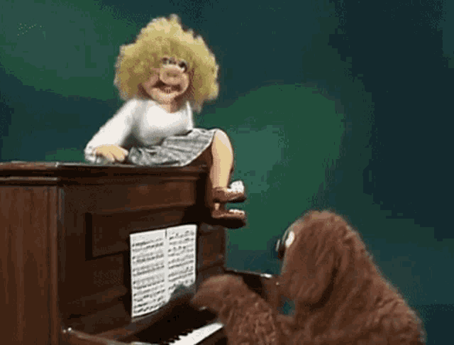Annie Sue Pig Rowlf The Dog GIF - Annie Sue Pig Rowlf The Dog The Muppet Show GIFs