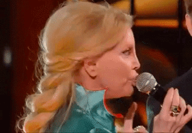 Patty Pravo GIF