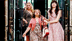 Busy Philipps Emily Nelson GIF - Busy Philipps Emily Nelson Whitney Cummings GIFs