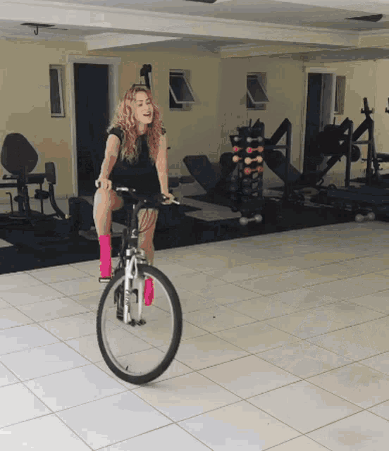 Joelma Mendes Bota GIF - Joelma Mendes Bota Bicicleta GIFs