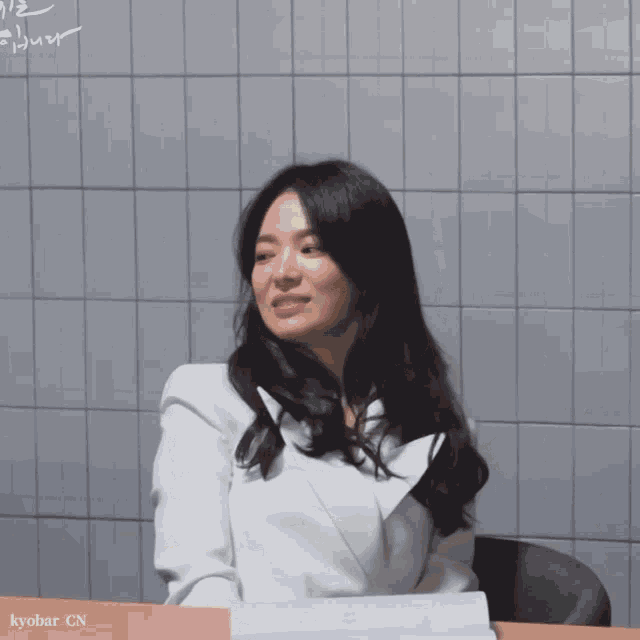Song Hye Kyo Now We Are Breaking Up GIF - Song Hye Kyo Now We Are Breaking Up Laughing GIFs