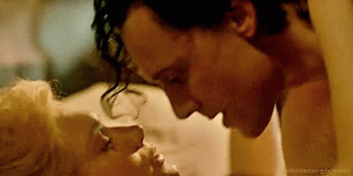 Tom Hiddleston Kiss GIF - Tom Hiddleston Kiss GIFs