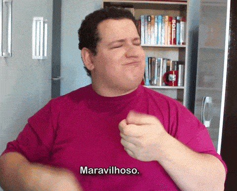 a man in a pink shirt says " maravilhoso "