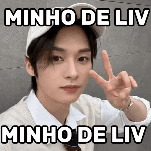 a young man giving a peace sign with the name minho de liv written above him