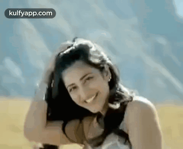 Pose.Gif GIF - Pose Shruti Haasan Actress GIFs