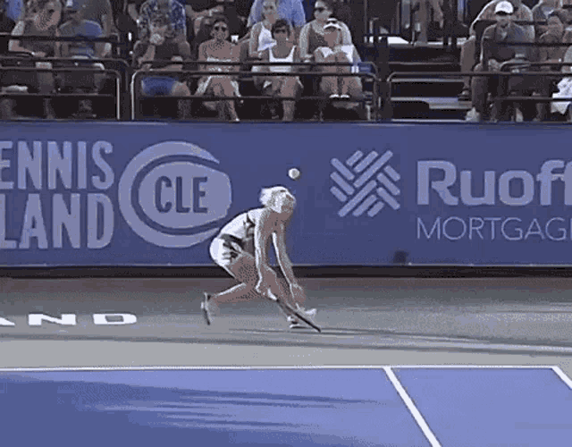 Katerina Siniakova Passing Shot GIF - Katerina Siniakova Passing Shot Tennis GIFs