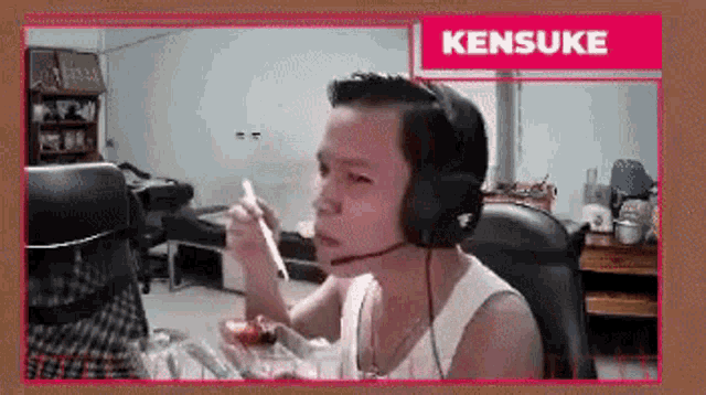 Kensuke Eating Food GIF - Kensuke Eating Food GIFs