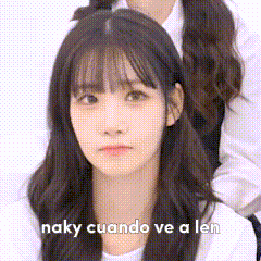 a close up of a woman 's face with the words naky cuando ve a len written below her