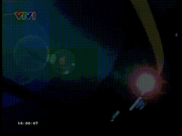 a red light is shining on a blue background with the time of 16:00 on the bottom
