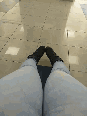 Pezinho Feet GIF - Pezinho Feet Legs GIFs
