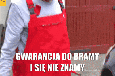 a man wearing red overalls with the words gwarancja do bramy i sie nie znamy above him