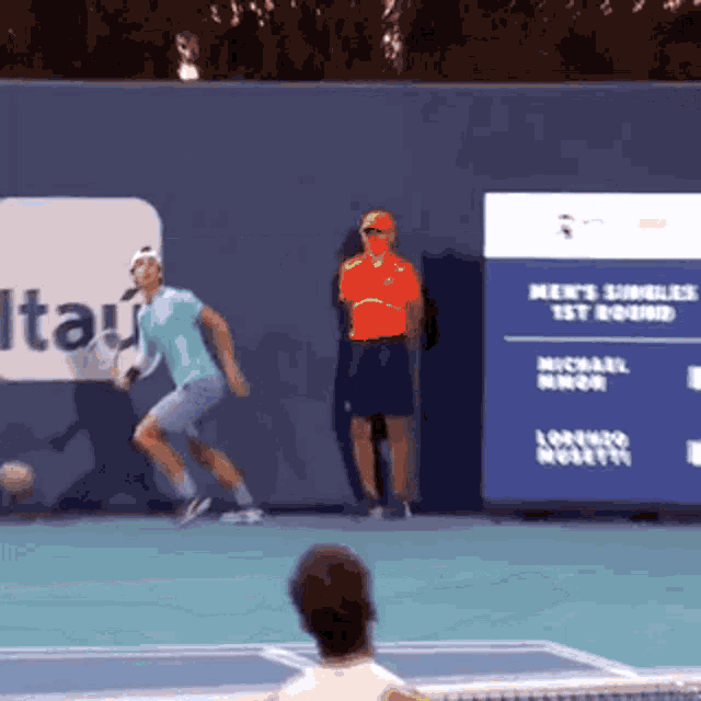 men 's singles 1st round is being played in a tennis match