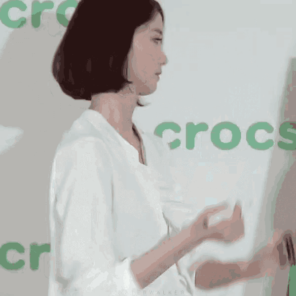 Yoona Crocs GIF - Yoona Crocs Korean GIFs