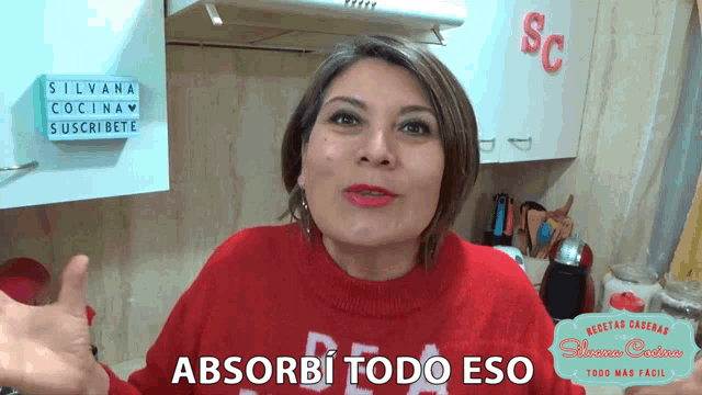 a woman in a red sweater says absorbi todo eso in front of a sign that says silvana cocina suscribete