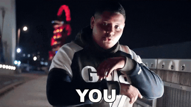 a man wearing a hoodie that says g on it