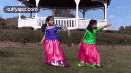 Two Girl Kids Dancing In Synch.Gif GIF - Two Girl Kids Dancing In Synch Saranga Dariya Love Story GIFs