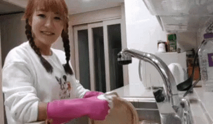 설거지 주방 집안일 고무장갑 GIF - Washing Dishes Chores Dishes GIFs