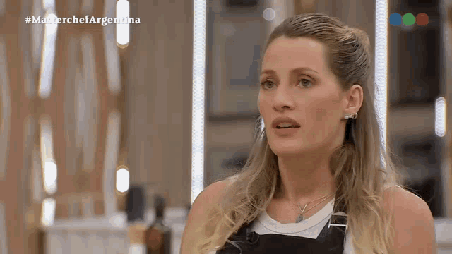 a woman in an apron is on a television show called master chef argentina