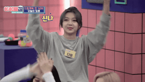a girl wearing a name tag that says dae on it