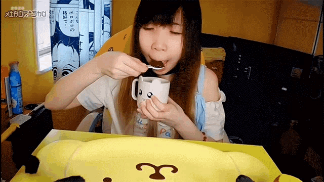 Eating Xiaorishu GIF - Eating Xiaorishu Yummy GIFs