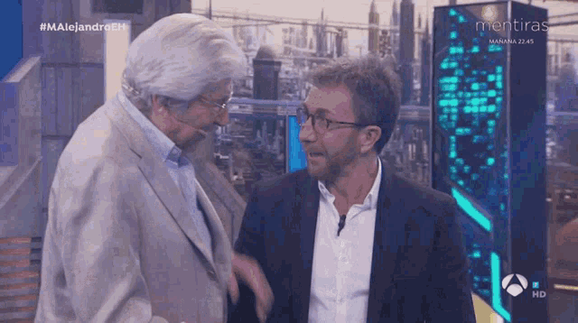 two men are talking on a television show with the hashtag #maalejandroeh