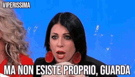 a woman with a surprised look on her face and the words ma non existe proprio guarda