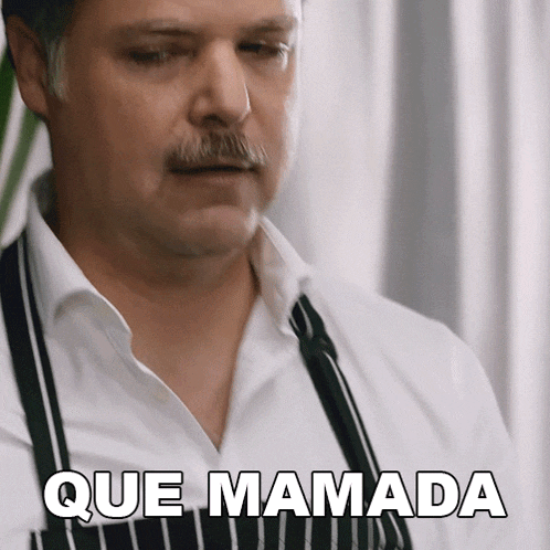 a man in an apron says que mamada