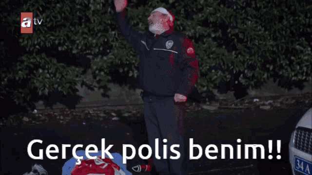 a man laying on the ground with the words gerçek polis benim written below him