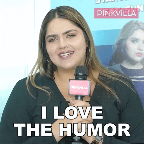 a woman is holding a pinkvilla microphone and saying " i love the humor "