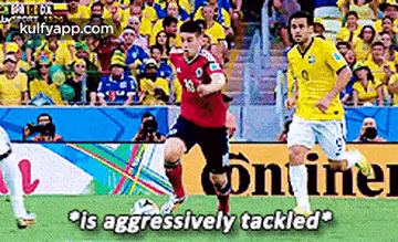 Ort 1ôn Inercis Aggressively Tackled.Gif GIF - Ort 1ôn Inercis Aggressively Tackled Gökhan Tepe Person GIFs