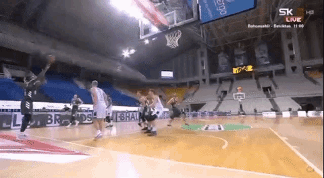 a basketball game is being broadcast live on sk