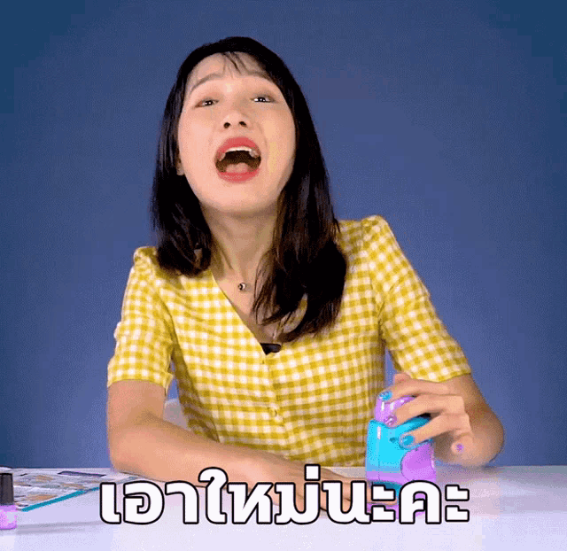 เอาใหม่นะคะ พยักหน้า GIF