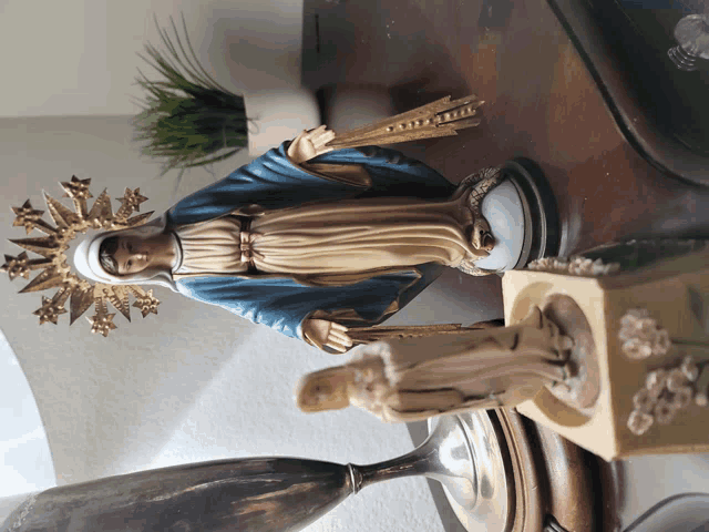 a statue of a woman with a gold crown on her head