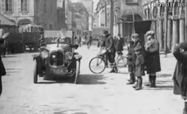 Turning In An Old Car. GIF - Old Car Vintage Turn GIFs